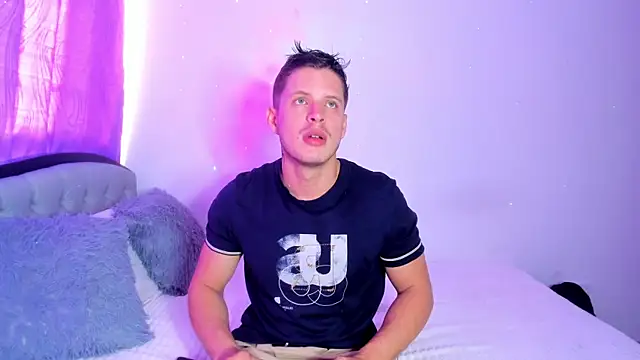 Snapshot of johnycooper08 chatting on 8, 7, 2026 johnycooper08 online show from 8, 7, 2026