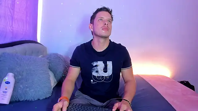 Snapshot of johnycooper08 chatting on 17, 7, 2026 johnycooper08 online show from 17, 7, 2026