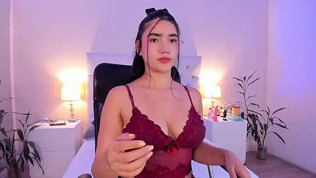 Snapshot of Tiffanny_Gomez chatting on 14, 6, 2026 Tiffanny Gomez online show from 14, 6, 2026