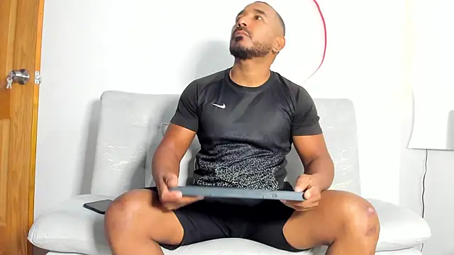 Snapshot of LeoCarter_ chatting on 8, 7, 2026 LeoCarter online show from 8, 7, 2026