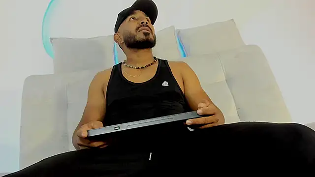 Snapshot of LeoCarter_ chatting on 11, 6, 2026 LeoCarter online show from 11, 6, 2026