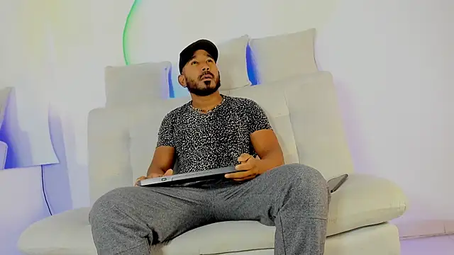Snapshot of LeoCarter_ chatting on 8, 6, 2026 LeoCarter online show from 8, 6, 2026