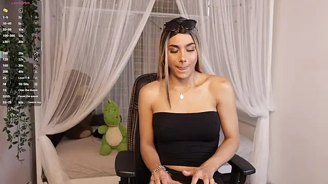 Snapshot of Martinaa_Rose chatting on 26, 6, 2026 Martinaa Rose online show from 26, 6, 2026