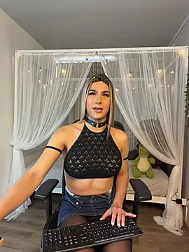 Snapshot of Martinaa_Rose chatting on 25, 6, 2026 Martinaa Rose online show from 25, 6, 2026