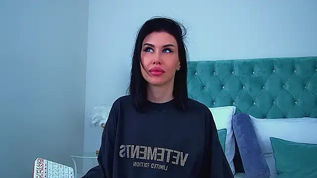 KaylaMous online show from 24, 6, 2026