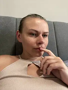 Snapshot of MonoGirl chatting on 24, 6, 2026 MonoGirl online show from 24, 6, 2026