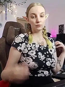 Snapshot of Elfie_Agatha chatting on 16, 6, 2026 Elfie Agatha online show from 16, 6, 2026