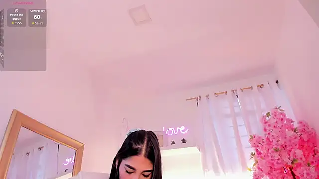 Snapshot of Violeta_Velvet_ chatting on 8, 7, 2026 Violeta Velvet online show from 8, 7, 2026