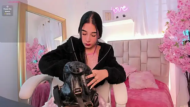 Snapshot of Violeta_Velvet_ chatting on 15, 7, 2026 Violeta Velvet online show from 15, 7, 2026
