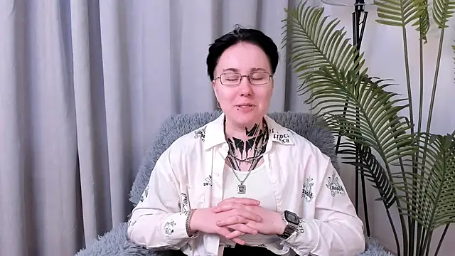 Snapshot of LeonOsbey chatting on 3, 6, 2026 LeonOsbey online show from 3, 6, 2026