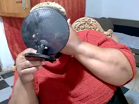 Snapshot of ROSESNICKER00 chatting on 26, 6, 2026 ROSESNICKER00 online show from 26, 6, 2026