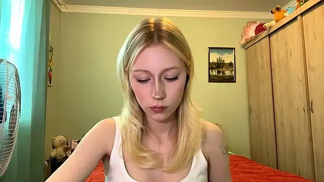 Snapshot of BossedFrog chatting on 19, 6, 2026 BossedFrog online show from 19, 6, 2026