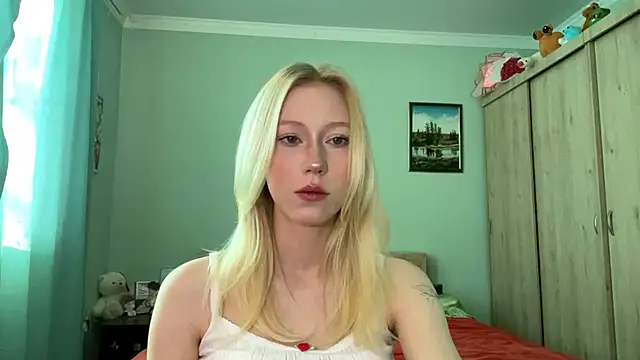 Snapshot of BossedFrog chatting on 18, 6, 2026 BossedFrog online show from 18, 6, 2026