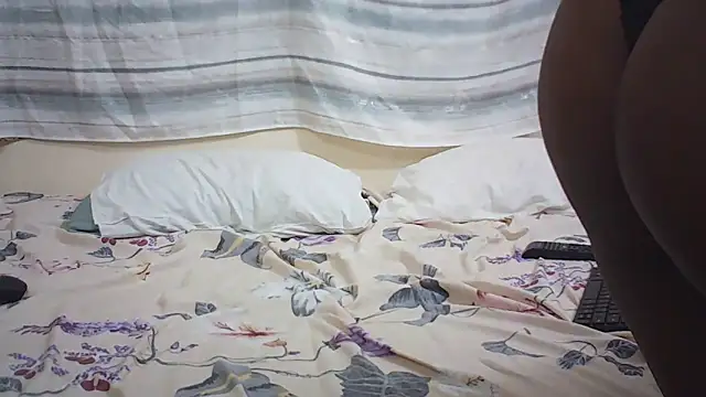nicolesbiggy online show from 4, 6, 2026