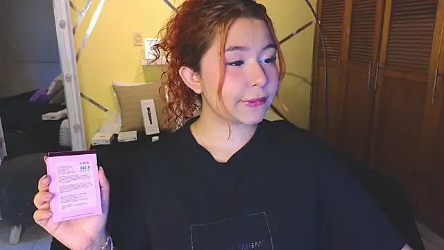 Snapshot of attenea_cutte chatting on 24, 6, 2026 attenea cutte online show from 24, 6, 2026