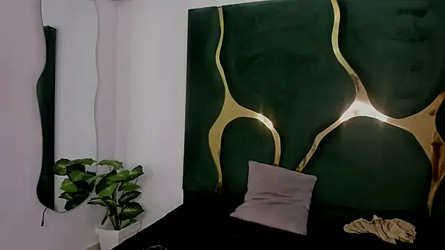 Snapshot of Mila_petiteasm chatting on 26, 6, 2026 Mila petiteasm online show from 26, 6, 2026