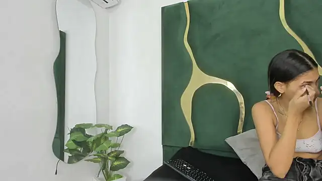 Snapshot of Mila_petiteasm chatting on 9, 7, 2026 Mila petiteasm online show from 9, 7, 2026