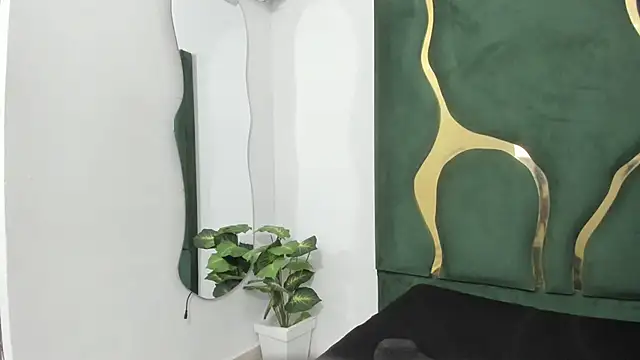 Snapshot of Mila_petiteasm chatting on 6, 7, 2026 Mila petiteasm online show from 6, 7, 2026