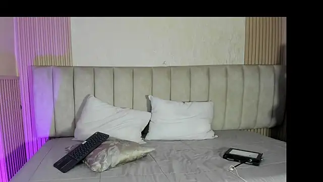Snapshot of julimonroe_ chatting on 27, 6, 2026 julimonroe online show from 27, 6, 2026
