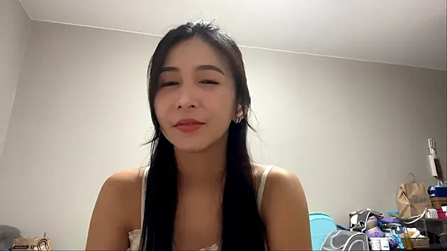 JulianaLusardi online show from 5, 6, 2026