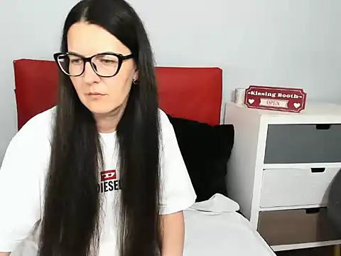 NadiaXlove online show from 19, 6, 2026