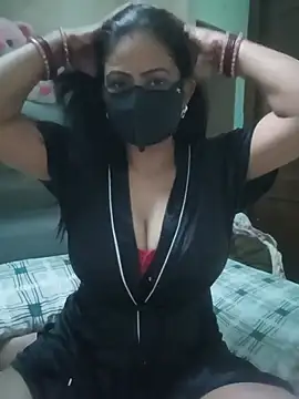 Snapshot of Yours_Stepmom chatting on 7, 6, 2026 Yours Stepmom online show from 7, 6, 2026