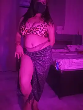 Snapshot of Yours_Stepmom chatting on 18, 6, 2026 Yours Stepmom online show from 18, 6, 2026