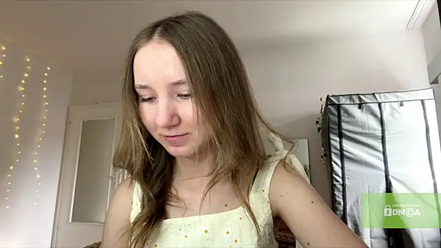 Snapshot of smalllisa chatting on 4, 7, 2026 smalllisa online show from 4, 7, 2026