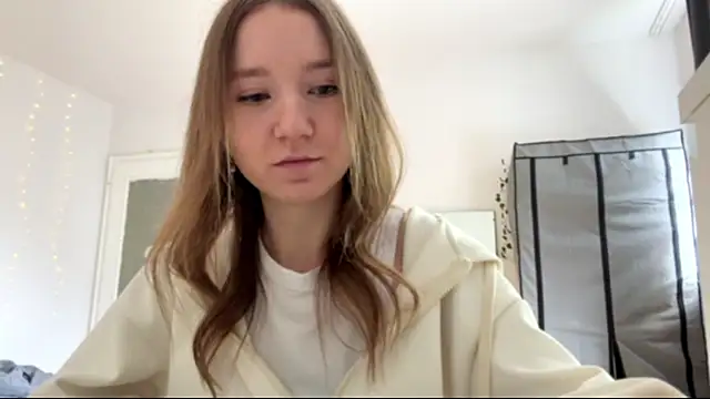 Snapshot of smalllisa chatting on 4, 6, 2026 smalllisa online show from 4, 6, 2026