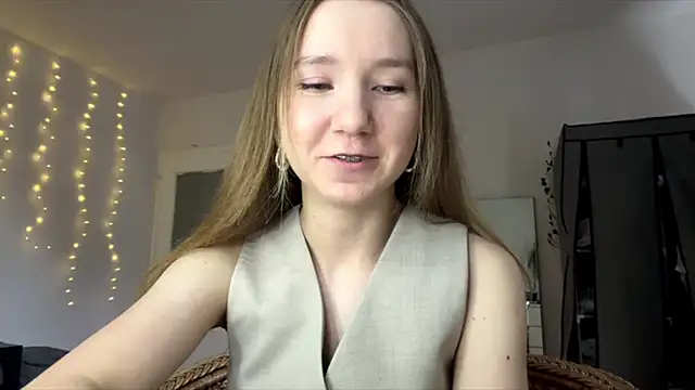 Snapshot of smalllisa chatting on 11, 6, 2026 smalllisa online show from 11, 6, 2026