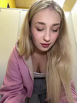 Snapshot of Polly_Pop chatting on 5, 7, 2026 Polly Pop online show from 5, 7, 2026