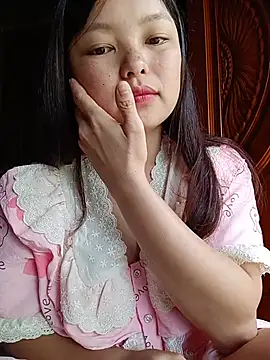 Snapshot of Linna-bae chatting on 5, 7, 2026 Linna-bae online show from 5, 7, 2026