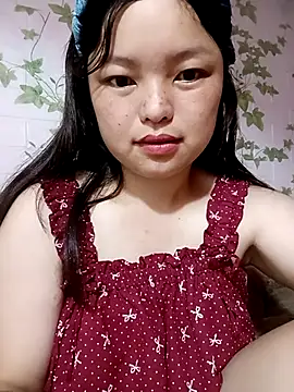 Snapshot of Linna-bae chatting on 8, 7, 2026 Linna-bae online show from 8, 7, 2026