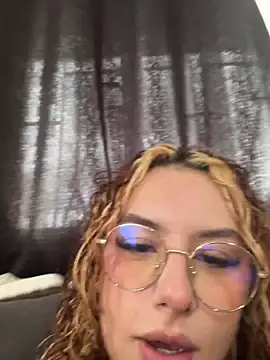 Snapshot of Joyce-fire chatting on 17, 6, 2026 Joyce-fire online show from 17, 6, 2026