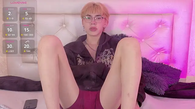 Snapshot of Kim_Adrien chatting on 9, 7, 2026 Kim Adrien online show from 9, 7, 2026