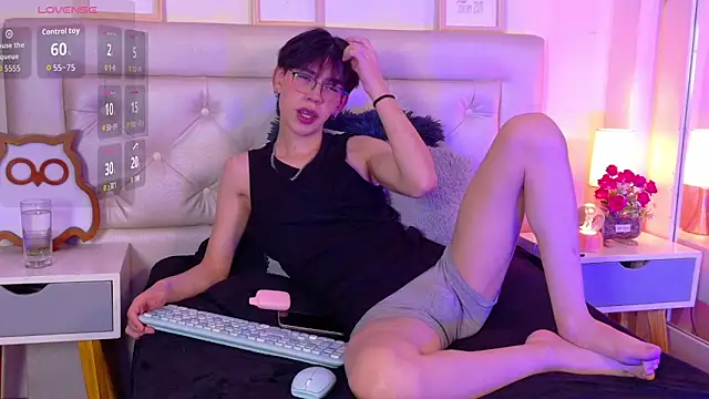 Snapshot of Kim_Adrien chatting on 6, 6, 2026 Kim Adrien online show from 6, 6, 2026