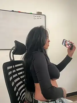 Snapshot of Sara_fernandez- chatting on 30, 6, 2026 Sara fernandez- online show from 30, 6, 2026