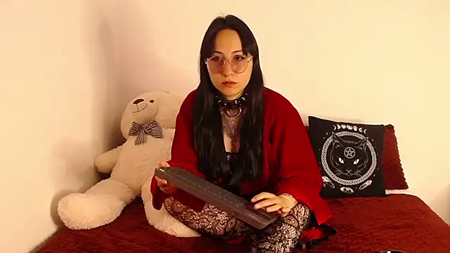 Snapshot of x_lilith_ chatting on 4, 6, 2026 x lilith online show from 4, 6, 2026