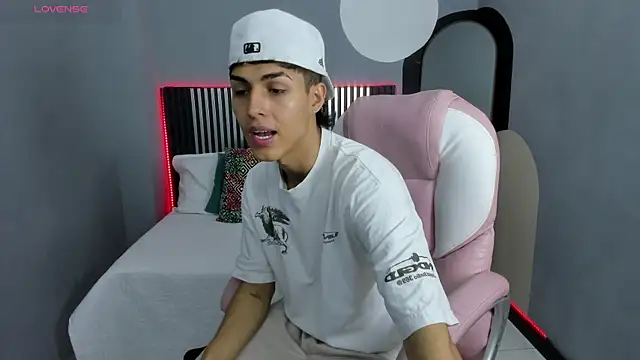 Snapshot of Axel_Mendozaa chatting on 24, 6, 2026 Axel Mendozaa online show from 24, 6, 2026
