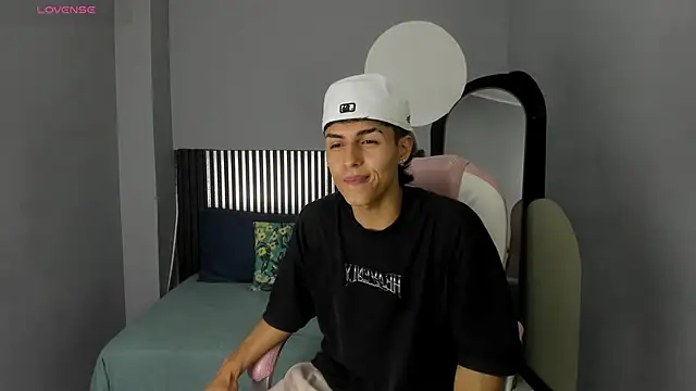 Snapshot of Axel_Mendozaa chatting on 4, 6, 2026 Axel Mendozaa online show from 4, 6, 2026