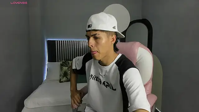 Snapshot of Axel_Mendozaa chatting on 11, 6, 2026 Axel Mendozaa online show from 11, 6, 2026
