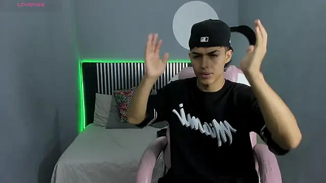 Snapshot of Axel_Mendozaa chatting on 23, 6, 2026 Axel Mendozaa online show from 23, 6, 2026
