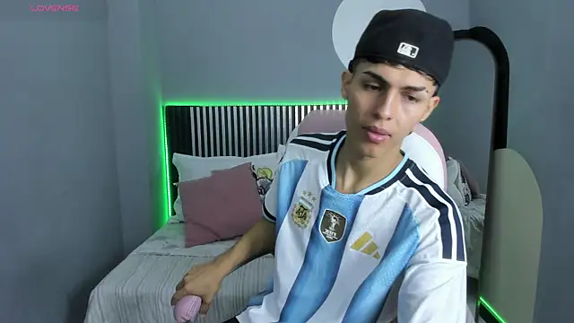 Snapshot of Axel_Mendozaa chatting on 10, 7, 2026 Axel Mendozaa online show from 10, 7, 2026