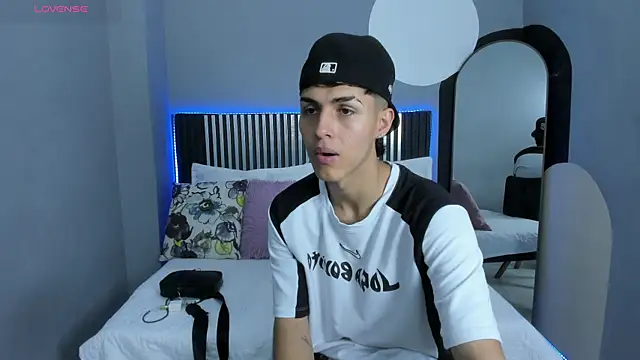Snapshot of Axel_Mendozaa chatting on 8, 7, 2026 Axel Mendozaa online show from 8, 7, 2026
