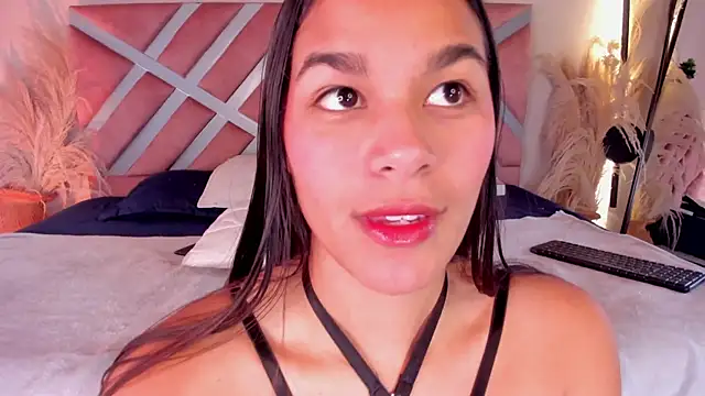 Snapshot of Layra_rous chatting on 4, 7, 2026 Layra rous online show from 4, 7, 2026