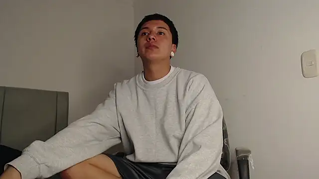 Snapshot of Owenn__blueee chatting on 14, 7, 2026 Owenn blueee online show from 14, 7, 2026