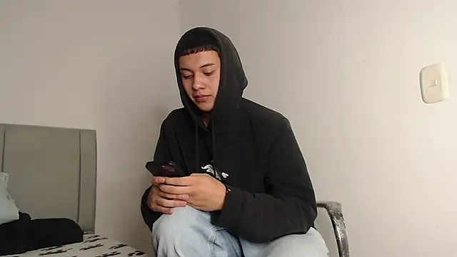 Snapshot of Owenn__blueee chatting on 19, 6, 2026 Owenn blueee online show from 19, 6, 2026