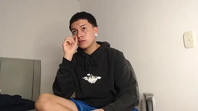 Snapshot of Owenn__blueee chatting on 22, 7, 2026 Owenn blueee online show from 22, 7, 2026