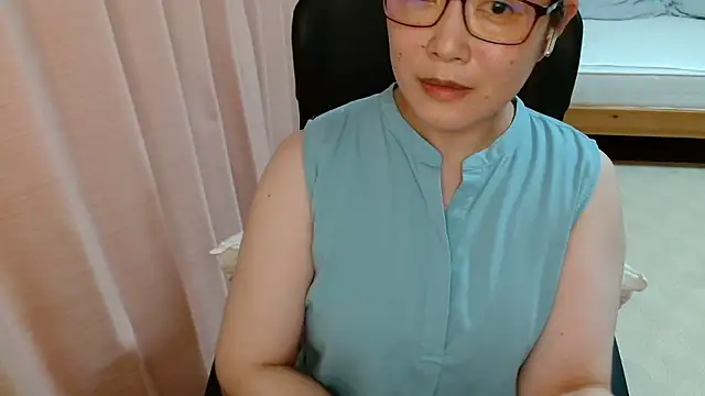 Snapshot of LENA-xo chatting on 17, 7, 2026 LENA-xo online show from 17, 7, 2026