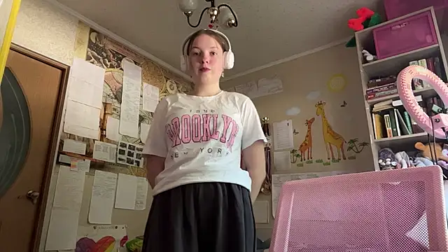 Snapshot of Aileyn chatting on 7, 6, 2026 Aileyn online show from 7, 6, 2026
